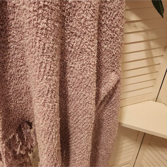 BAREFOOT DREAMS NEW FUZZY ROSE BALLET PINK POCKETS WITH FRINGE ONE SIZE WRAP - Picture 8 of 8